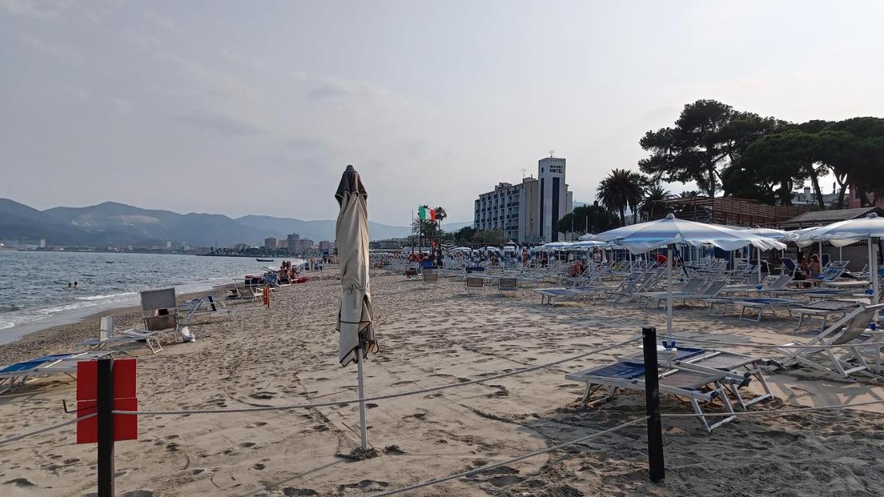 Karina, To The Beach With Terrace And Private Parking Savona Eksteriør bilde